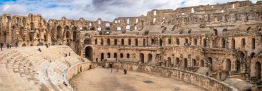 El Jem (Thysdrus), Tunus 'taki Roma amfitiyatrosunun iç kesimlerinden bir panorama