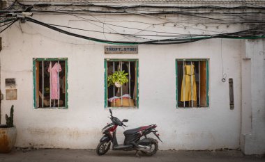 Stone Town, Zanzibar, Tanzanya 'da ikinci el kıyafet satan 