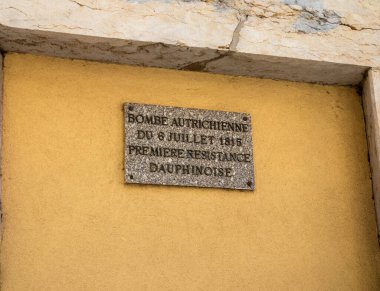 5. Rue Joseph-Fourier, Grenoble, Fransa 'da bir plaket. 6 Temmuz 1815' te Avusturya birliklerine karşı gerçekleştirilen 1..