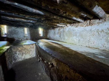 Eski Köle Pazarı, Taş Şehir, Zanzibar, Tanzanya 'da 50 köle için bir yeraltı ağılı..