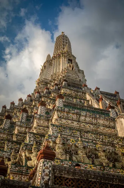 stock image The central spire of Wat Arun, or the Temple of Dawn, in Bangkok, Thailand.