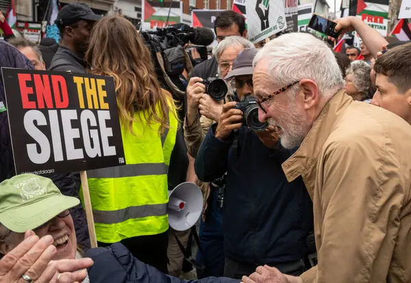 stock image London, UK. 18 May 2024: Former Labour Party leader and activisit Jeremy Corbyn greets a disabled supporter  t the Nakba 76 March for Palestine against Israeli attacks on Gaza in central London, UK. A huge march marked the 76th anniversary