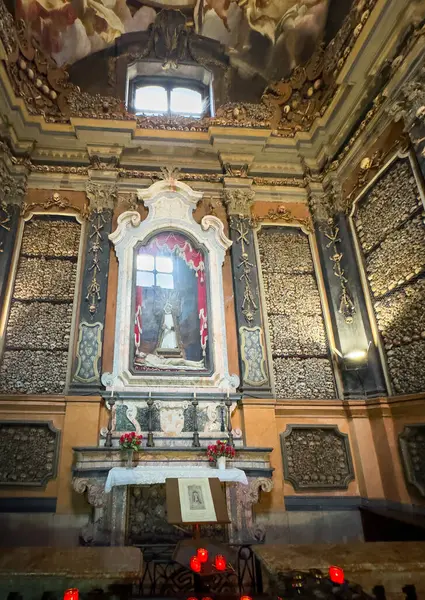 stock image Arranged skulls, bones and paintings in the ossuary inside Chiesa di San Bernardino alle Ossa (Church of St. Bernardine of the Bones), Milan, Italy