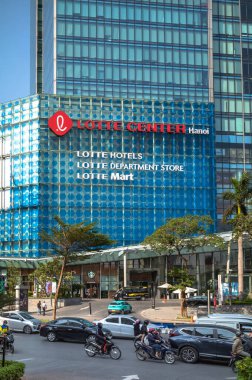 Vietnam 'daki en yüksek binalardan biri olan 65 katlı Lotte Center Hanoi' de ofisler, bir mağaza, bir otel, evler ve şehrin panoramik manzaralı bir gözlem güvertesi bulunmaktadır..