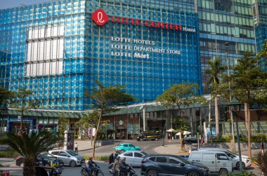 Vietnam 'daki en yüksek binalardan biri olan 65 katlı Lotte Center Hanoi' de ofisler, bir mağaza, bir otel, evler ve şehrin panoramik manzaralı bir gözlem güvertesi bulunmaktadır..