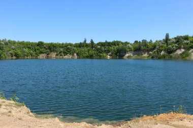 Güzel göl manzarası