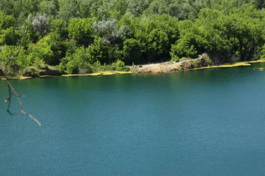 Dağların göl manzarası
