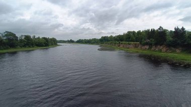 Ormandaki bir nehir.