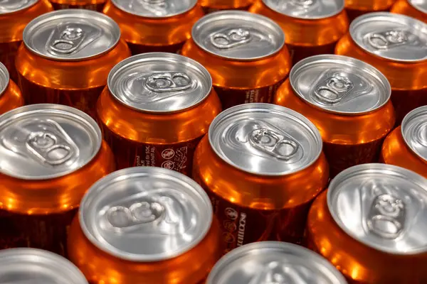 Parlak Turuncu Soda Kutuları