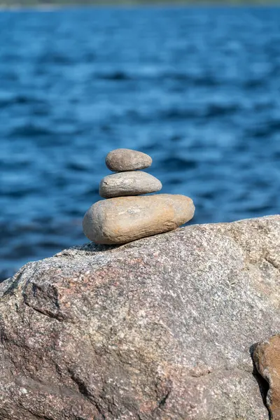 Huzurlu Waterscape Kaya Dengeleme ve Huzurlu Okyanus Görünümü