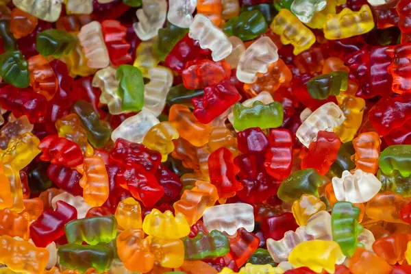 Jelibon ayı şekerlemelerinin renkli çeşitleri