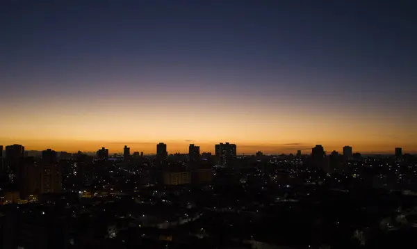 Şehirde güzel bir gün batımı