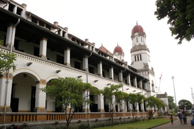 Semarang, Endonezya - 17 Kasım 2018: Lawang Sewu, Semarang şehrinin merkezindeki eski binalar, Endonezya
