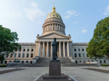 Kongre binasının tepesi 100 metrelik altın Birleşik Devletler Kongre Binası 'nın kubbesinden 1,5 metre daha uzundur. Kubbe bakır ve altın yapraklarla kaplı. Kubbe aslında 1931 'de Mack Jenney ve Tyler Şirketi tarafından yaldızlanmış..