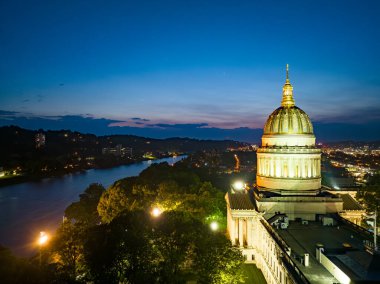 The 293-foot gold atop the capitol is five feet taller than the dome of the United States Capitol.  The dome is covered in copper and gold leaf. The dome was originally gilded by Mack Jenney and Tyler Company in 1931. The dome was restored to the ori clipart