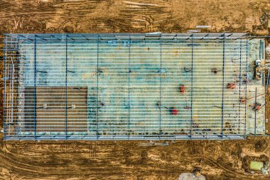 Vakıf ve çerçeve ve bir inşaat alanının havadan görüntüsü.