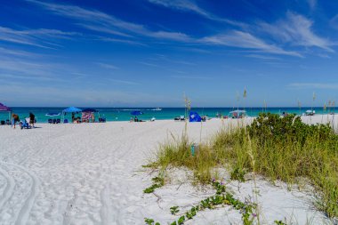 Tatilin ilk gününde kuma ilk adımını attığında hissettiğin duygu..