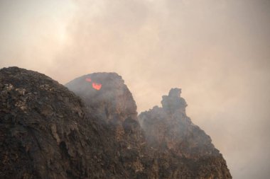 Erta Ale, Etiyopya 'nın Afar Üçgeni' nde yer alan bir volkan zinciridir. Burada Dünya kesintisiz volkanik patlamalarla en az 30 milyon yıldır sürekli değişiyor.. 