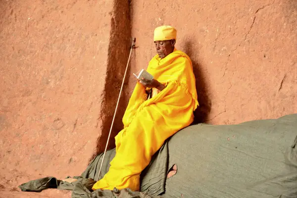 stock image Lalibela,Pilgrims visiting the monolithic churches carved into the rock