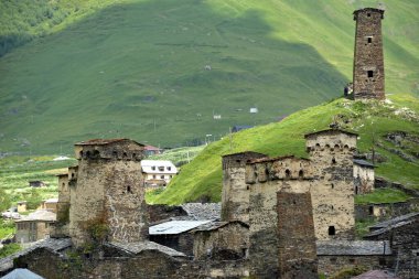 Gürcistan, Svaneti bölgesindeki Ushguli Svan Kuleleri, Kafkasya 'daki savunma taş köyleri