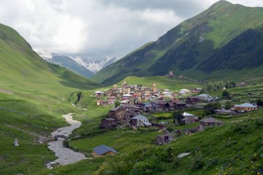 Gürcistan, Svaneti bölgesindeki Ushguli Svan Kuleleri, Kafkasya 'daki savunma taş köyleri