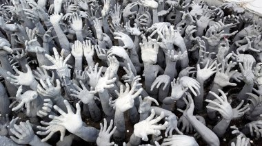 Tayland, Chiang Rai, Wat Rong Khun, daha çok bilinen adıyla Beyaz Tapınak, hem bir Budist hem de Hindu tapınağı olup ressam Kositpipa tarafından tasarlanmıştır.