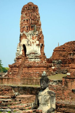 Tayland, Ayutthaya eski şehrin kalıntıları şimdi Ayutthaya Tarihi Parkı 'nı oluşturuyor, içinde saraylar, Budist tapınaklar, manastırlar ve heykeller bulunan bir arkeolojik alan.
