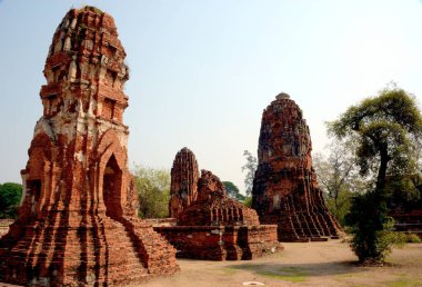 Tayland, Ayutthaya eski şehrin kalıntıları şimdi Ayutthaya Tarihi Parkı 'nı oluşturuyor, içinde saraylar, Budist tapınaklar, manastırlar ve heykeller bulunan bir arkeolojik alan.