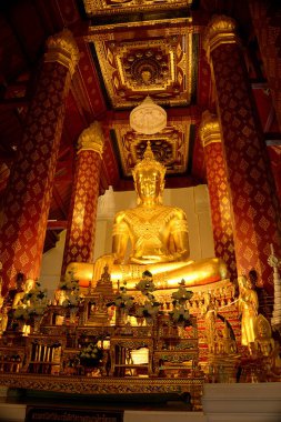 Tayland, Ayutthaya eski şehrin kalıntıları şimdi Ayutthaya Tarihi Parkı 'nı oluşturuyor, içinde saraylar, Budist tapınaklar, manastırlar ve heykeller bulunan bir arkeolojik alan.