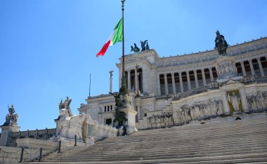 İtalya-Roma arası. Vittorio Emanuele Ulusal Anıtı (İngilizce: National Monument to Vittorio Emanuele II veya Vittoriano, Altare della Patria), Roma 'da bulunan bir İtalyan milli anıtıdır.,