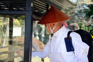 Japonca, HENRO. Shikoku 'daki 88 tapınağa hac yolculuğu.