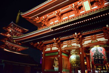 Japonca, TOKYO. Sens-ji, Asakusa bölgesinde bulunan bir Budist tapınak kompleksi. Şehirdeki en eski ve en önemli tapınaklardan biridir.