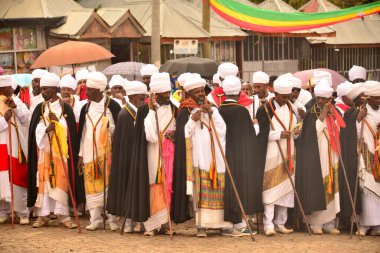 ETHIOPIA Lalibela, Etiyopya 'nın kuzeyindeki tek taş yontulmuş kiliseleriyle ünlü bir şehirdir. Lalibela Etiyopya 'nın en kutsal şehirlerinden biridir ve hac merkezidir. Amara bölgesinde yer almaktadır..
