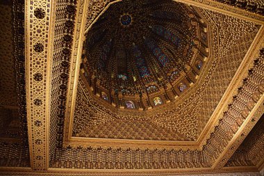 Fas Rabat, Fas 'ın başkenti Rabat' ta bulunan bir kraliyet mozolesidir. Hasan Kulesi 'nin meydanında yer alır ve Bou' nun ağzına hükmeder.