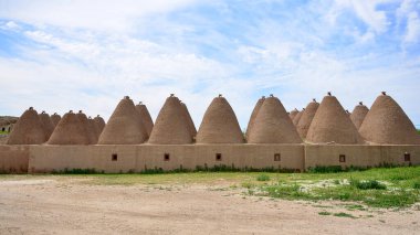 TURKYE, HARRAN Harran şehrinin kuruluşu muhtemelen MÖ 18. yüzyıla dayanıyor. Bu bölgenin tipik konik evleri.
