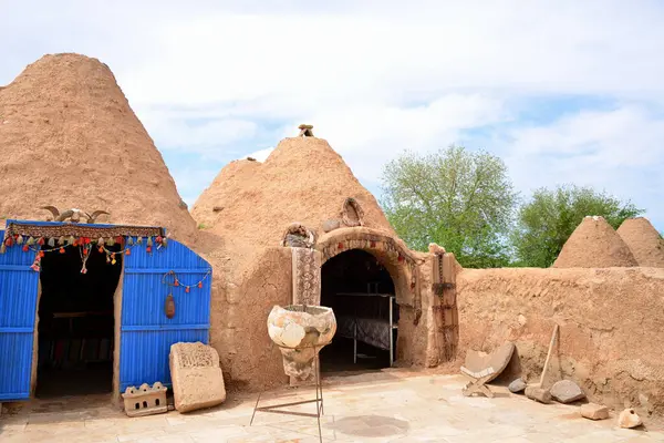 TURKYE, HARRAN Harran şehrinin kuruluşu muhtemelen MÖ 18. yüzyıla dayanıyor. Bu bölgenin tipik konik evleri.