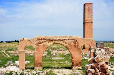 TURKYE, HARRAN Halife Marwan II M.S. 744-750 yılları arasında Harran 'da ikamet etmiştir. Dünyanın en eski İslam Üniversitesi olan Ulu Camii 'yi kurduğuna inanılıyor.