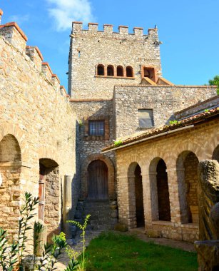 ALBANIA, Butrint Butrint Ulusal Parkı, Butrint arkeolojik alanını da kapsayan ve şehri ve çevresindeki manzarayı koruyan korunan doğal bir parktır..