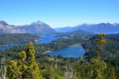 ARJANTINA BARILOCHE Gölü Bölgesi, Buzul kökenli ve And Dağları sıradağlarıyla çevrili