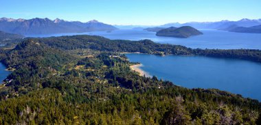 ARJANTINA BARILOCHE Gölü Bölgesi, Buzul kökenli ve And Dağları sıradağlarıyla çevrili