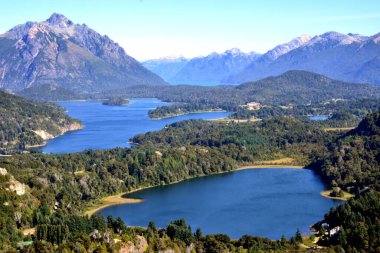 ARJANTINA BARILOCHE Gölü Bölgesi, Buzul kökenli ve And Dağları sıradağlarıyla çevrili