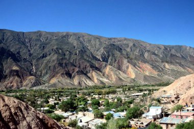 ARGENTINA Jujuy, Arjantin 'in kuzeybatısında, Quebrada de Humahuaca tepeleri ve onun yerli Quechuan köylerinin muhteşem kaya oluşumları ile karakterize edilir.