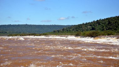 ARGENTINA, Mocona şelaleleri, dünyanın en büyük boylamsal şelaleleri, 5 ila 10 metre yüksekliğinde, Uruguay Nehri 'nin akışını 3 km kesen şelaleler..