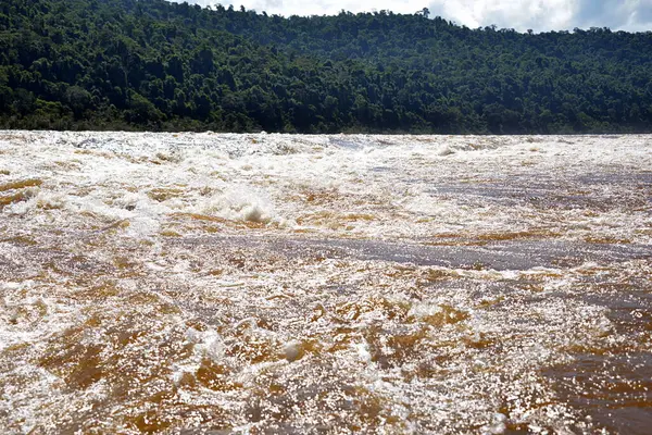 ARGENTINA, Mocona şelaleleri, dünyanın en büyük boylamsal şelaleleri, 5 ila 10 metre yüksekliğinde, Uruguay Nehri 'nin akışını 3 km kesen şelaleler..