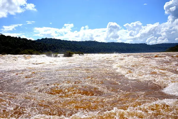 ARGENTINA, Mocona şelaleleri, dünyanın en büyük boylamsal şelaleleri, 5 ila 10 metre yüksekliğinde, Uruguay Nehri 'nin akışını 3 km kesen şelaleler..