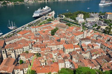 Karadağ, Kotor Körfezi, Adriyatik Denizi 'nin güney Dalmaçya kıyılarında fiyortlar gibi birbirine bağlı büyük vadilerden oluşan bir körfez serisidir. İsimleri Kotor şehrinden geliyor.