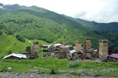 Gürcistan, Svaneti bölgesindeki Ushguli Svan Kuleleri, Kafkasya 'daki savunma taş köyleri