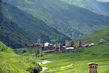 Gürcistan, Svaneti bölgesindeki Ushguli Svan Kuleleri, Kafkasya 'daki savunma taş köyleri