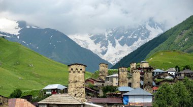 Gürcistan, Svaneti bölgesindeki Ushguli Svan Kuleleri, Kafkasya 'daki savunma taş köyleri