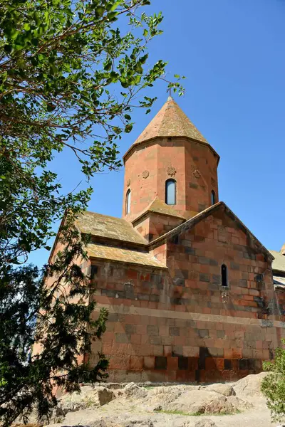 ARMENIA KHOR VIRAP Khor Virap Manastırı ve Ararkaplanda Mount Ararat. Aydınlatıcı Aziz Gregory 'nin 13 yıl hapis yattığı yerde duruyor..